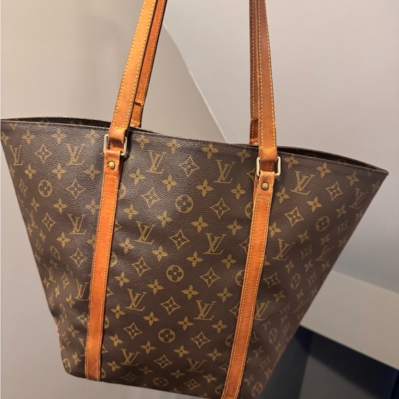 Louis Vuitton Tote ***Good condition *** - Picture 12 of 12